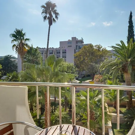 Ξενοδοχείο Mediteran & 4*